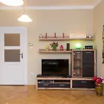 Castle View Spacious Apartment
