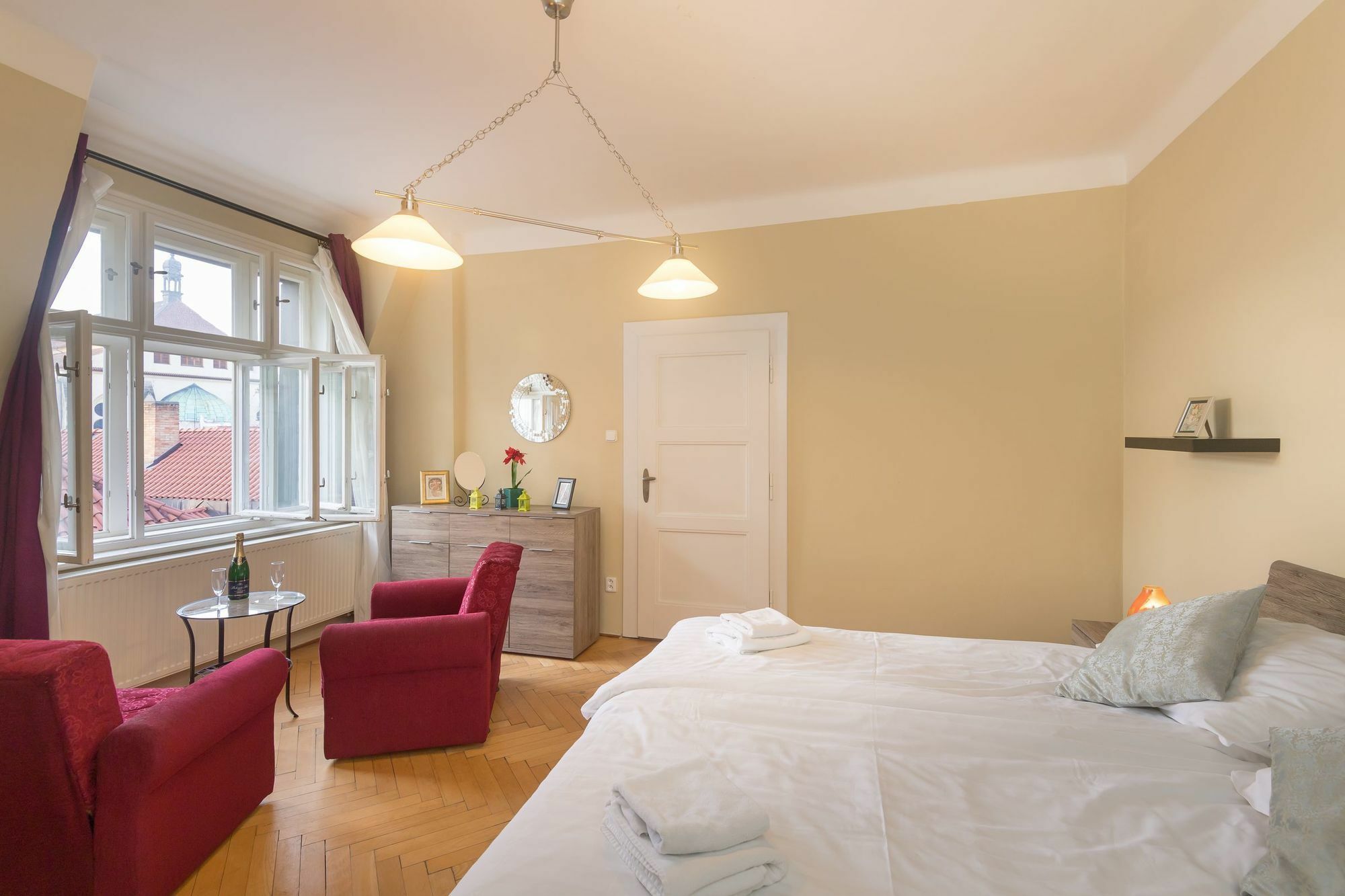 Castle View Spacious Apartment Prag